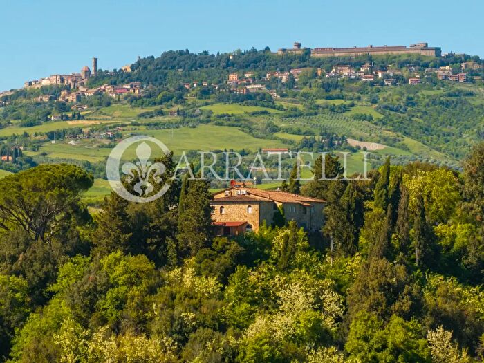 Casa con 18 locali in vendita in Via S Alessandro, Volterra