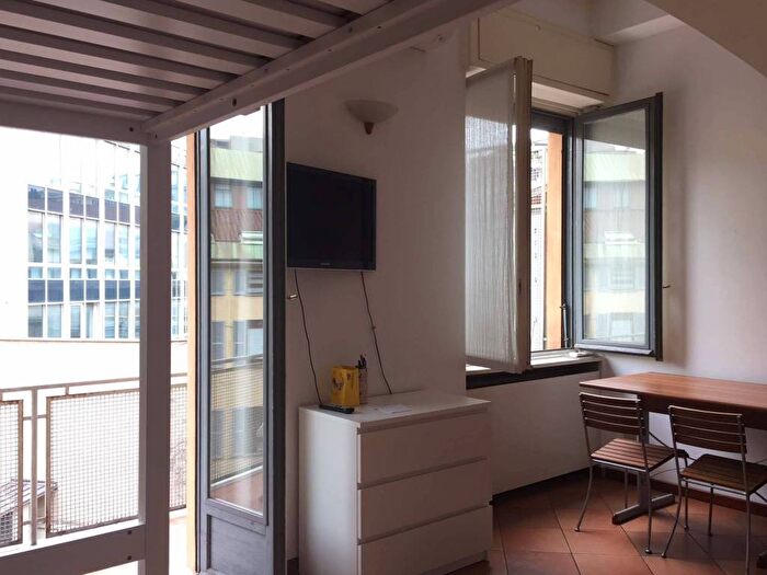 Appartamento monolocale in affitto in Largo Francesco Richini, Missori, Milano
