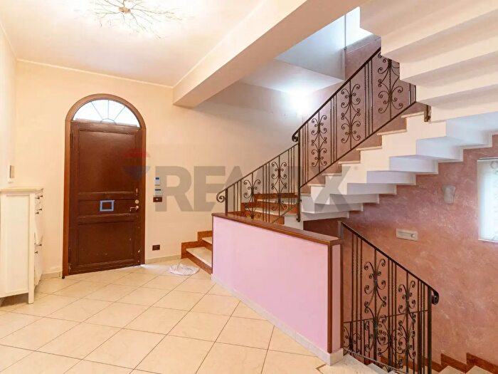 Casa con 12 locali in vendita in Acireale