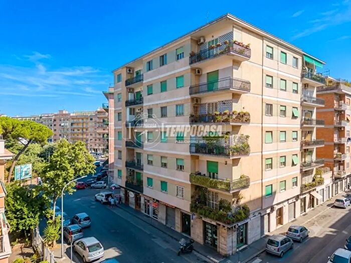 Appartamento trilocale in vendita in Napoli