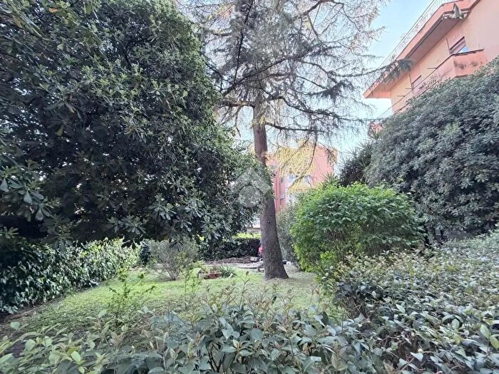 Appartamento trilocale in vendita in Via del Casale Giuliani, Roma
