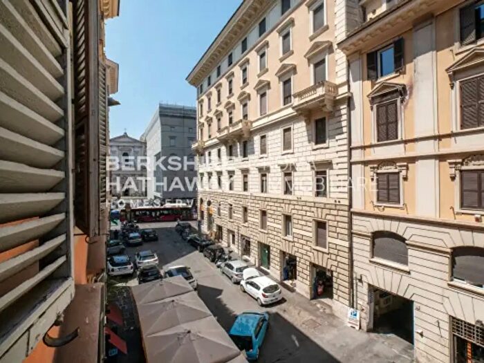 Appartamento con 5 locali in vendita in Via Paola, Roma