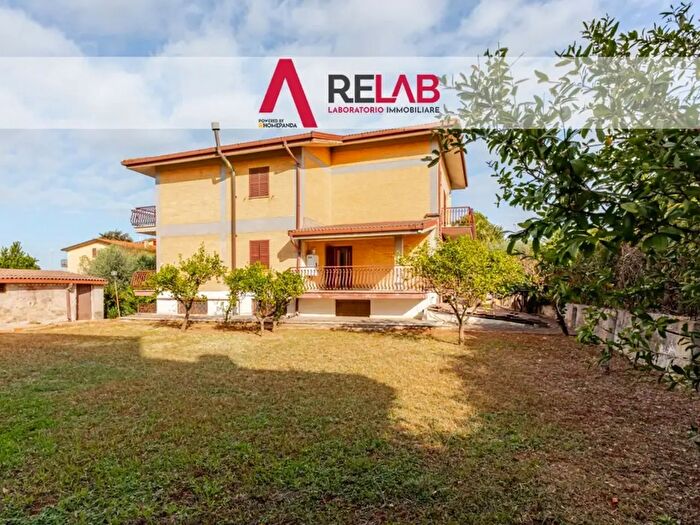 Casa con 12 locali in vendita in Via Dino Provenzal, Roma