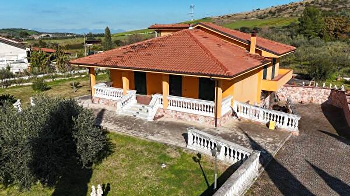 Casa con 6 locali in vendita in Via Provinciale per Giungano, Capaccio