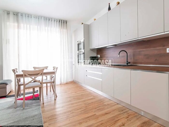 Appartamento trilocale in vendita in Via Antonio Labriola, Lainate