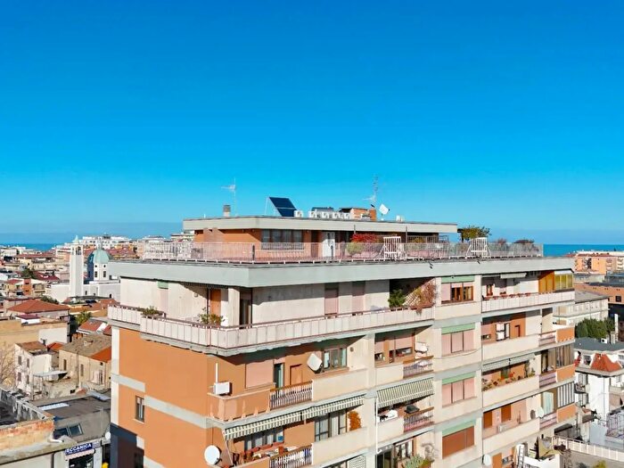 Appartamento con 11 locali in vendita in Via Sicilia, San Benedetto Del Tronto