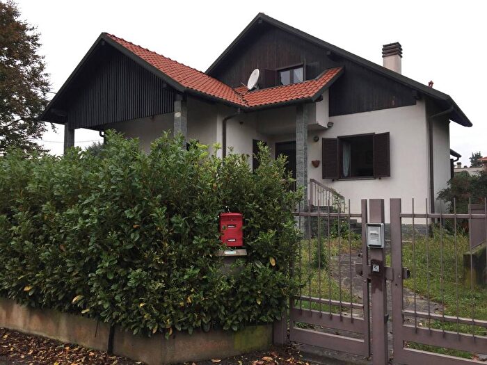 Casa con 5 locali in affitto in Via Giacomo Matteotti, Centro, Carnago