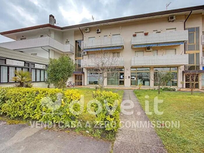 Appartamento trilocale in vendita in Viale Europa, Lignano Sabbiadoro