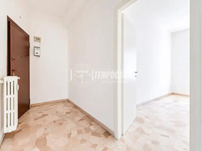 Appartamento trilocale in vendita in Via dei Fiordalisi, Milano
