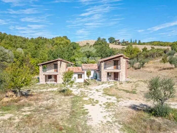 Casa con 6 locali in vendita in San Venanzo