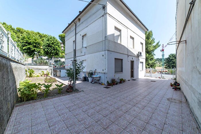 Casa con 6 locali in vendita in SantElpidio A Mare