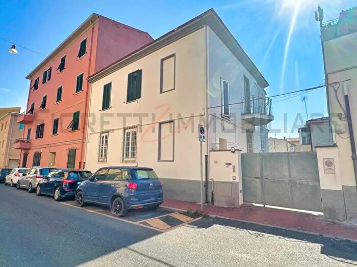 Appartamento quadrilocale in vendita in Ia Giacomo Puccini, Piombino