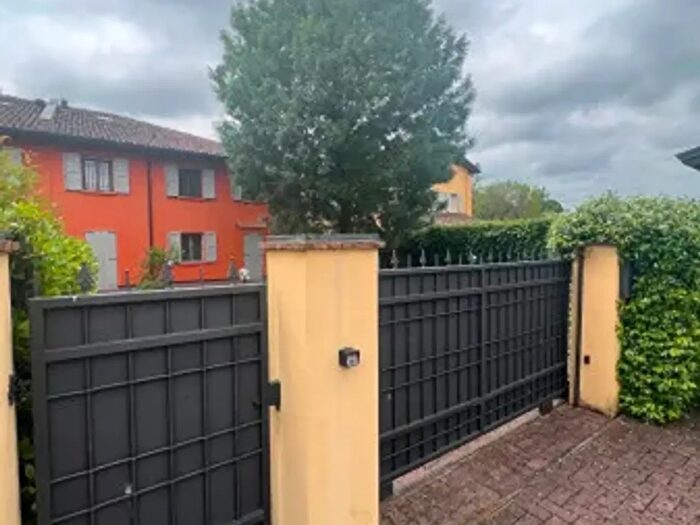 Casa con 5 locali in affitto in Stradello Paduli, Modena