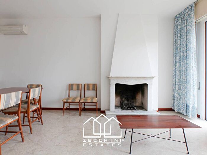 Appartamento trilocale in affitto in Lungolago Cesare Battisti, Desenzanino, Desenzano del Garda