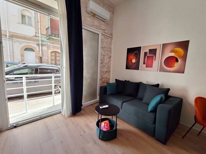 Appartamento trilocale in affitto in via isonzo, Borgata Santa Lucia, Siracusa