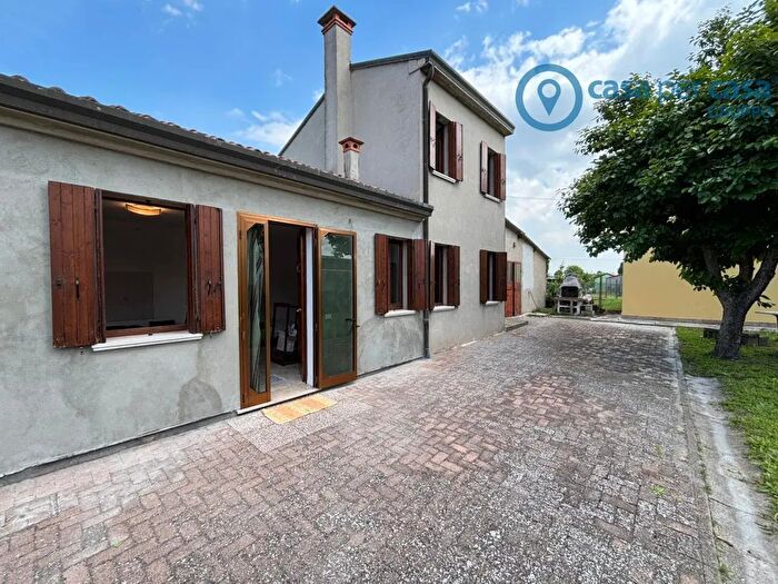 Casa trilocale in vendita in San Martino Di Venezze