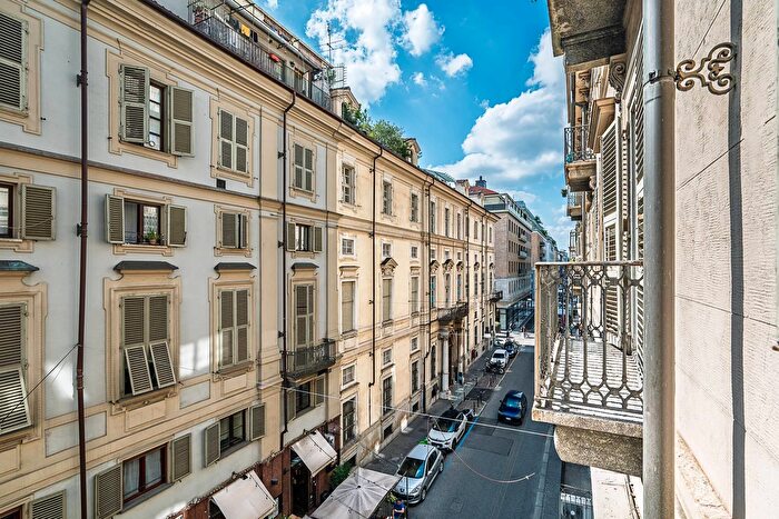 Appartamento con 5 locali in vendita in Via Cavour, Torino