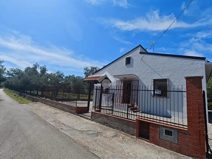 Casa trilocale in vendita in Via Finadea, Minturno