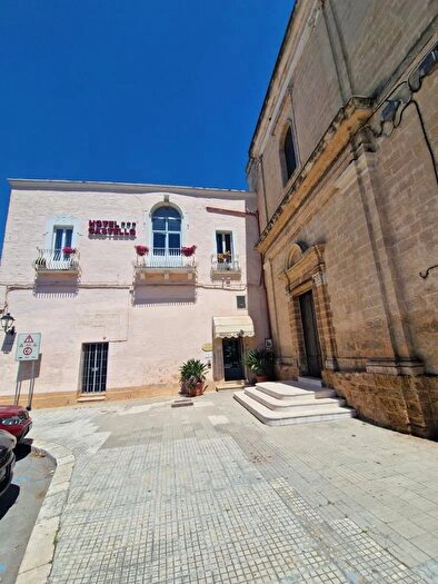 Casa con 15 locali in vendita in Piazza Vittorio Emanuele II, Mesagne