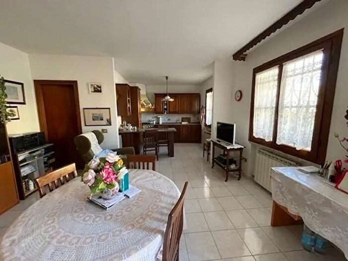 Casa con 5 locali in vendita in Vecchiano