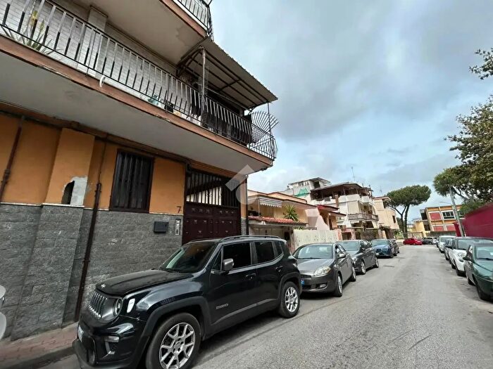 Appartamento quadrilocale in affitto in Via Angelo Poliziano, Casoria