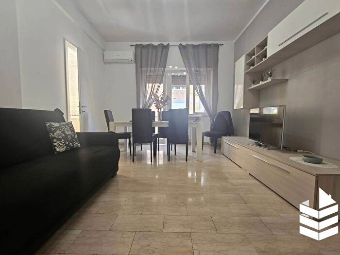 Appartamento trilocale in vendita in Via Maenza, Grottarossa Saxa Rubra, Roma