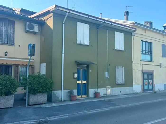 Casa trilocale in vendita in Strada Montanara, Parma