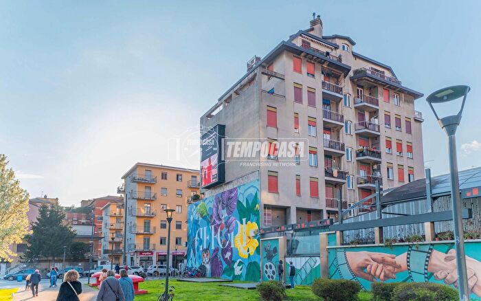 Appartamento trilocale in vendita in Via Pellegrino Rossi, Milano