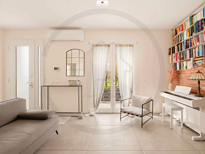 Casa con 5 locali in vendita in Via Fratelli Cairoli, Rho