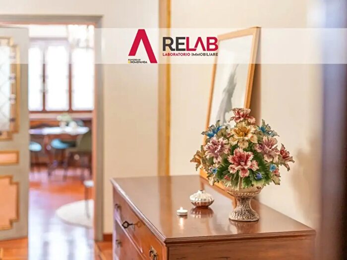 Appartamento con 5 locali in vendita in Via Gaetano Sacchi, Roma