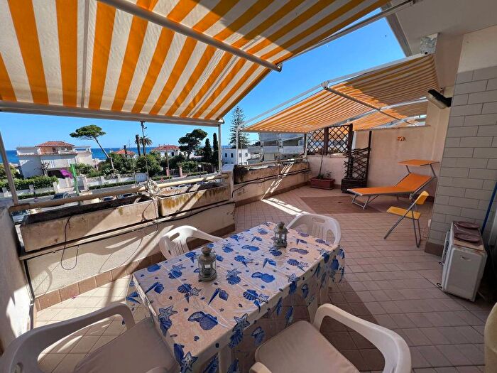 Appartamento trilocale in affitto in Via Aurelia, Prato del Mare Perazzeta, Santa Marinella