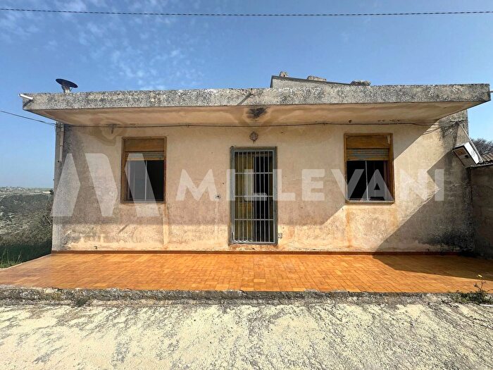 Casa quadrilocale in vendita in Via Giuseppe Toniolo, Ragusa