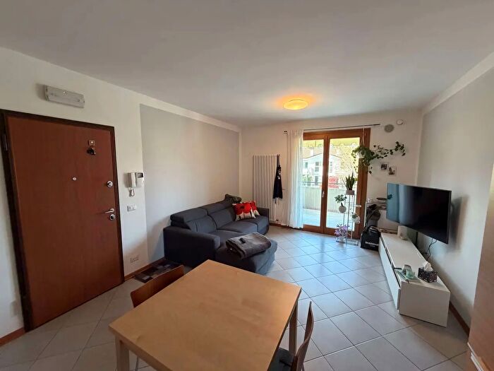 Appartamento trilocale in vendita in Via Falcade, Pordenone