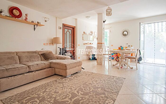 Appartamento trilocale in vendita in Via Privata Giovanni XXIII, Cogorno