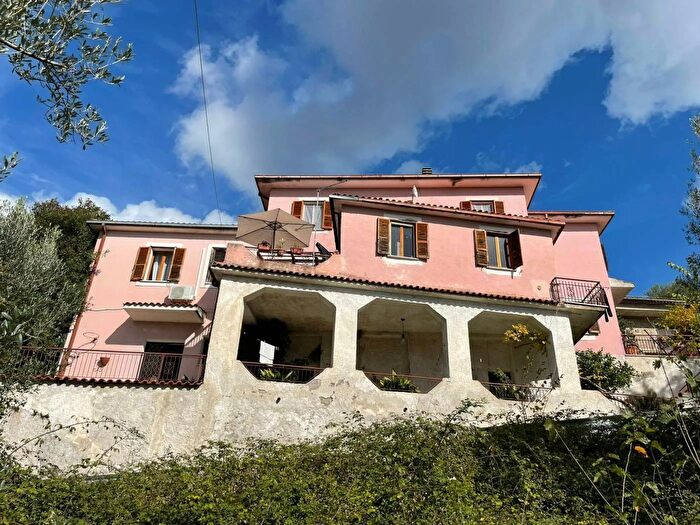 Casa con 13 locali in vendita in Vallefredda Arpino Frosinone, Arpino