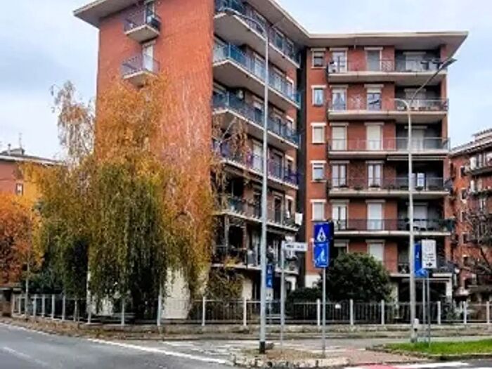 Appartamento con 6 locali in vendita in Via Casalcermelli, Alessandria