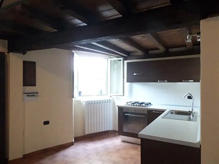 Appartamento trilocale in affitto in Via Cairoli, Viterbo