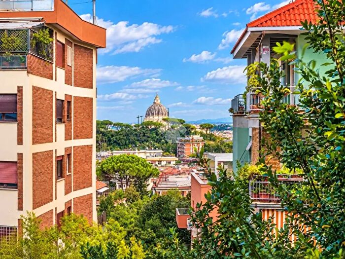 Appartamento trilocale in vendita in Via S Lucio, Roma