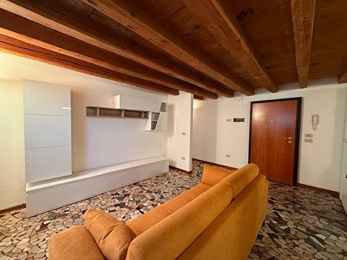 Appartamento quadrilocale in affitto in Corso Antonio Fogazzaro, Centro Storico, Vicenza