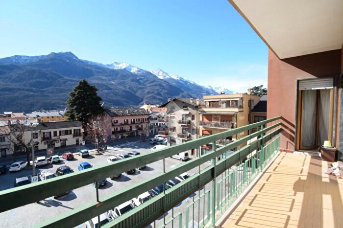 Appartamento trilocale in affitto in Piazza Zerbion, Saint Vincent