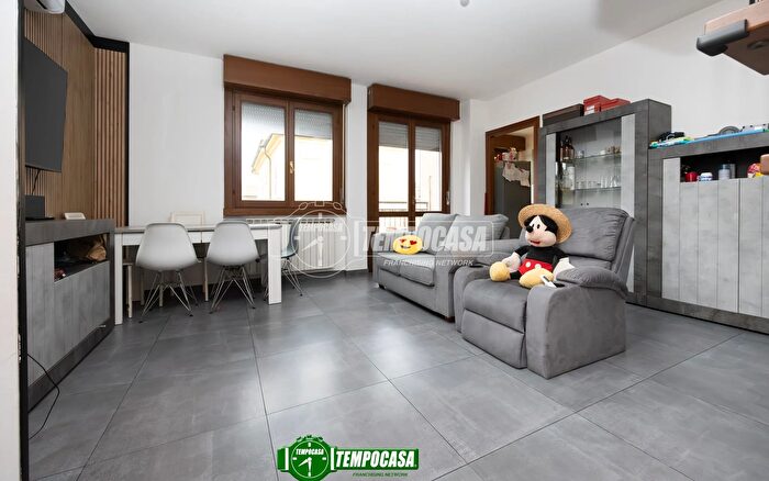 Appartamento quadrilocale in vendita in Via Roma, Masate