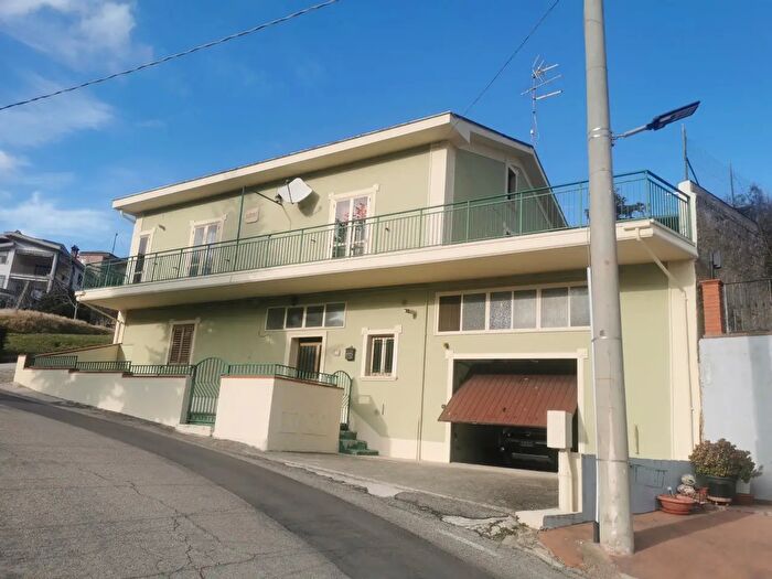 Casa con 10 locali in vendita in Sp, Farindola