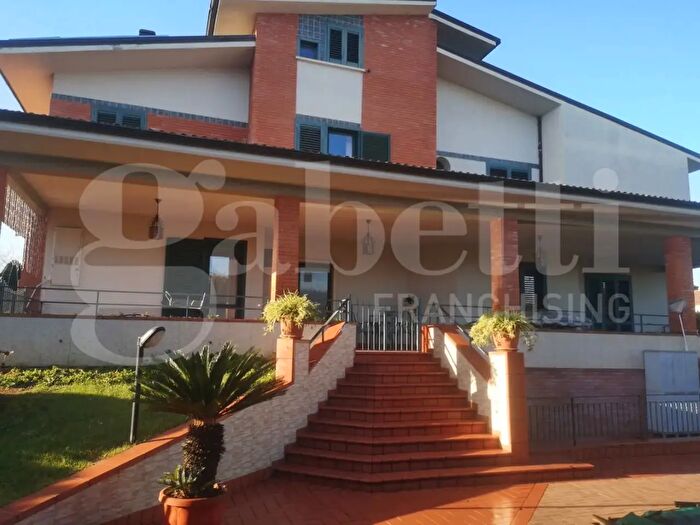 Casa con 17 locali in vendita in Contrada Iannassi, San Nicola Manfredi