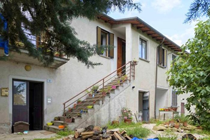 Casa quadrilocale in vendita in Via del Poderaccio, Gubbio