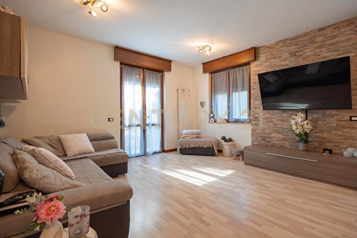 Appartamento trilocale in vendita in Via Vincenzo Gioberti, Rho