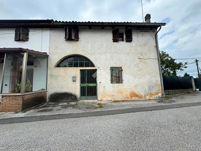 Casa con 5 locali in vendita in Via Fornace Vecchia, Volpago Del Montello