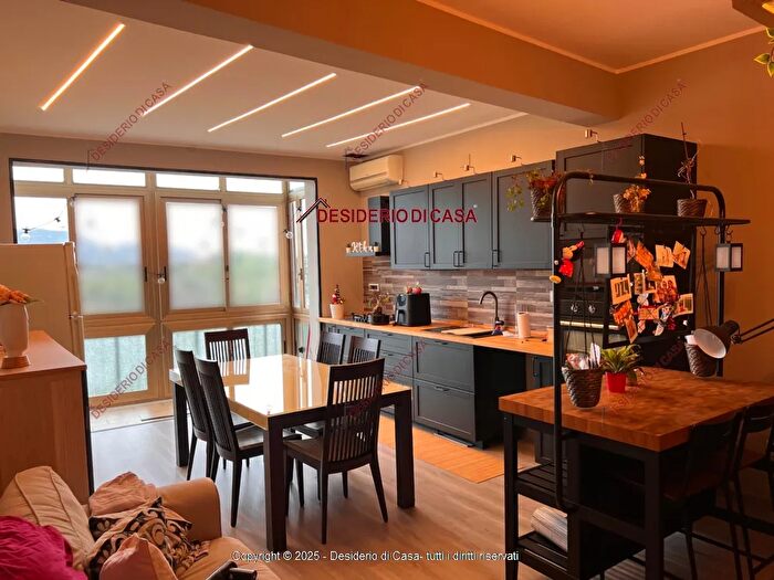 Appartamento con 10 locali in vendita in Ficarazzi