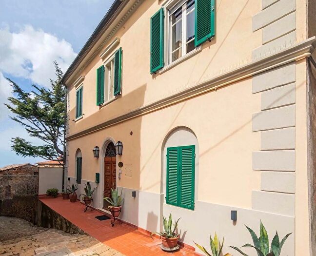 Casa con 12 locali in vendita in Bibbona