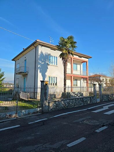Casa con 6 locali in vendita in Corso S Lorenzo, Pescantina