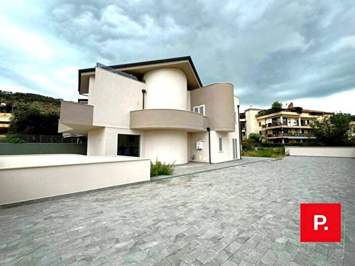 Casa con 6 locali in affitto in via achille terraciano, Mezzano, Caserta